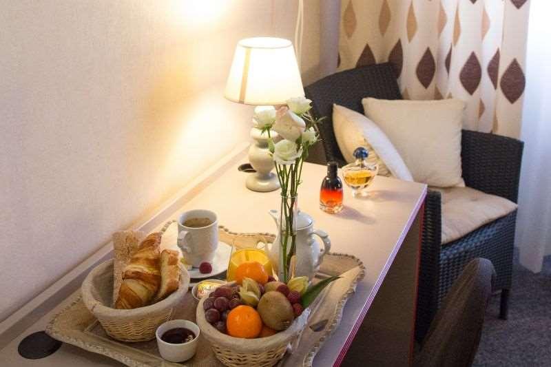 Brit Hotel Le Cygne Saint-Hilaire-du-Harcouet Room photo