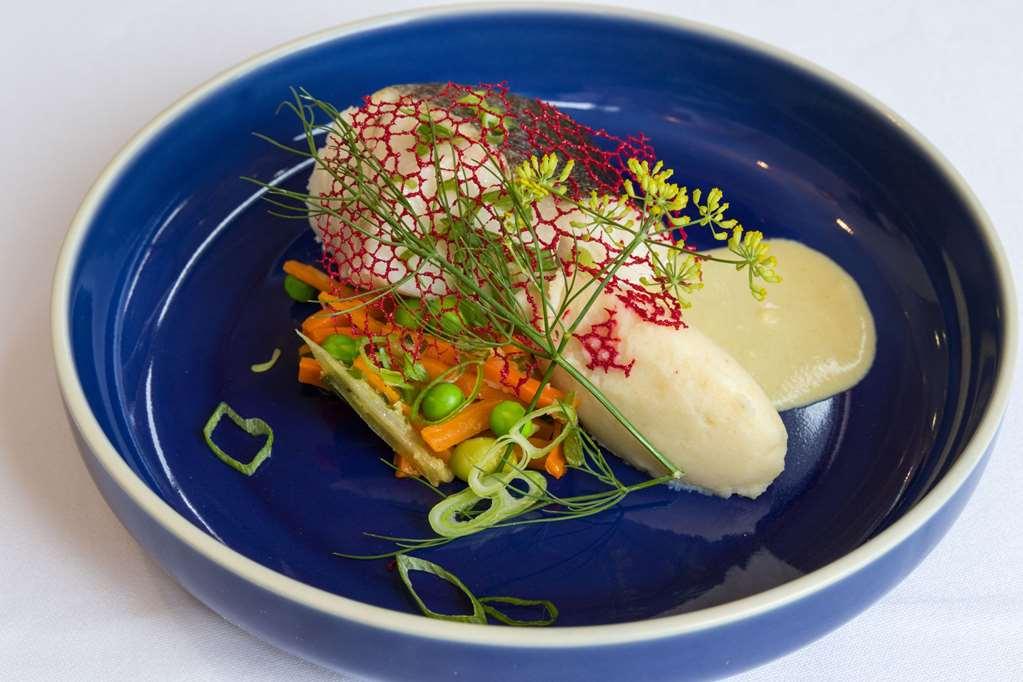 Brit Hotel Le Cygne Saint-Hilaire-du-Harcouet Restaurant photo