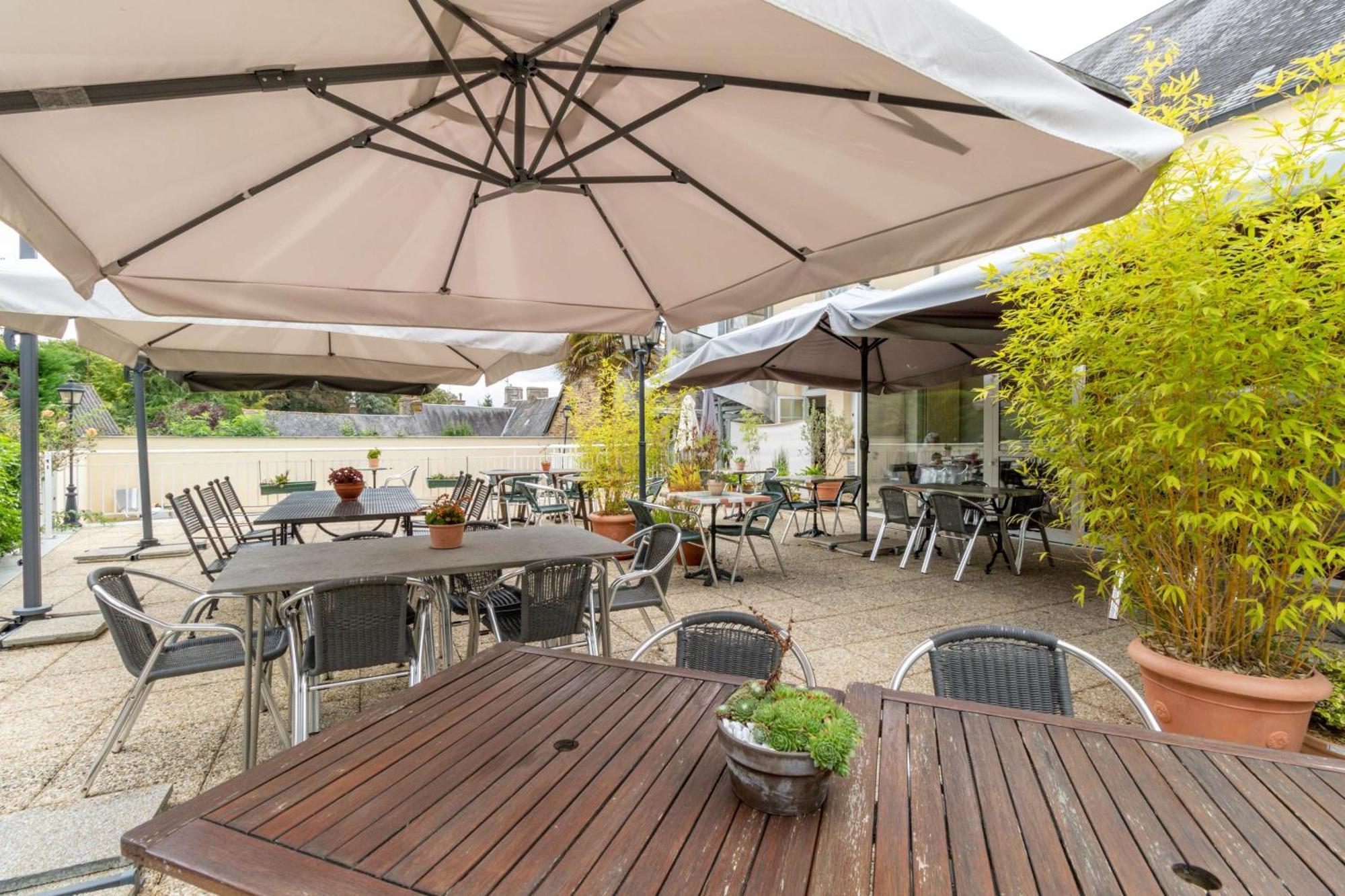Brit Hotel Le Cygne Saint-Hilaire-du-Harcouet Exterior photo